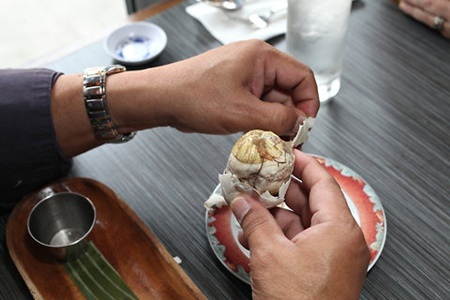 Bún chả - một trong những món ngon đường phố hấp dẫn nhất thế giới - 9 Bánh donut mật ong của Peru làm từ khoai lang và rưới thêm sốt mật ong