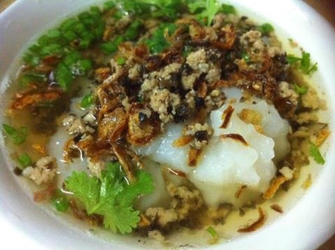 Những món ngon Hà thành có giá dưới 20 nghìn đồng - 1 Bát bánh đúc nóng đúng chuẩn Hà Nội