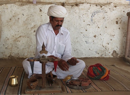  Dùng thuốc phiện đãi khách đã trở thành tục lệ từ lâu đời của người Bishnoi