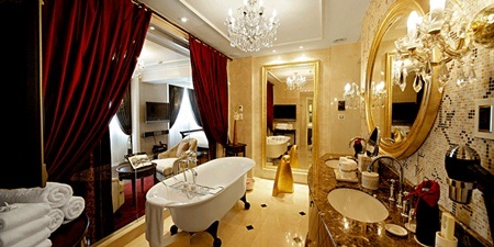 Kiến trúc và nội thất sang trọng bên trong khách sạn