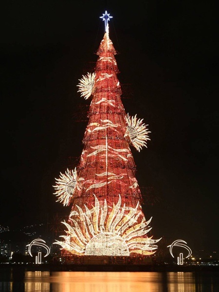 Những cây thông noel độc và lạ nhất thế giới - 3 Cây thông ngoài trời hoành tráng nhất thế giới