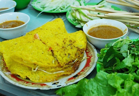Món ăn Việt khiến "khách Tây" suýt xoa - 3 Bánh xèo Đà Nẵng nhỏ hơn và chấm mắm nêm
