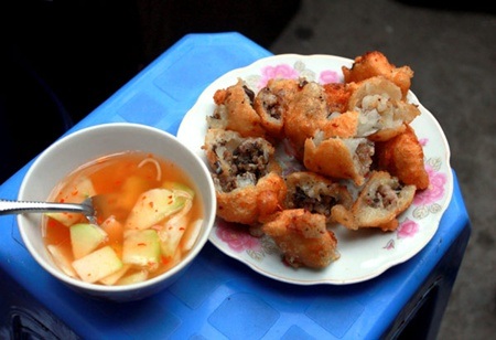 Những món ngon Hà thành có giá dưới 20 nghìn đồng - 6 Bánh rán nhân thịt ăn kèm nước chấm chua cay