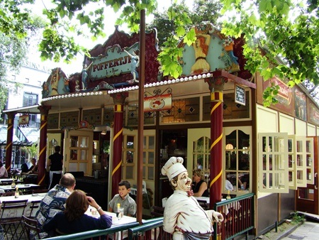 Một cửa hàng bán Poffertjes nổi tiếng ở Hà Lan