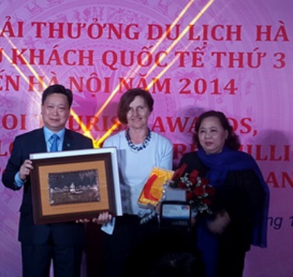 Du khách Hy Lạp bất ngờ được Hà Nội vinh danh - 1 Vị khách may mắn được Hà Nội vinh danh
