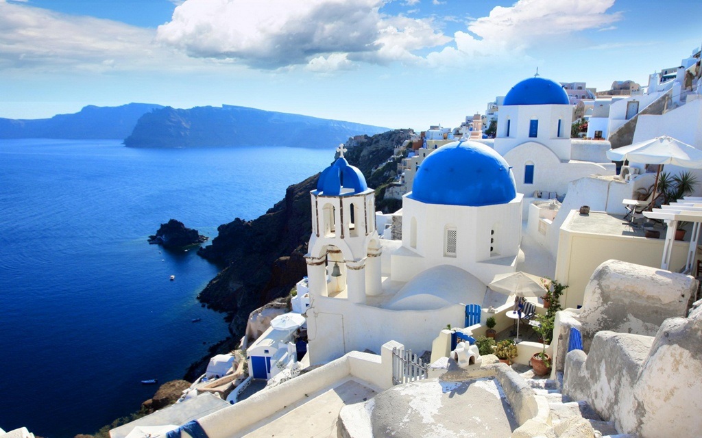 Đảo thiên đường Santorini - điểm đến của những đôi tình nhân - 1 Santorini được nhiều tạp chí du lịch danh tiếng thế giới mệnh danh là đảo
thiên đường