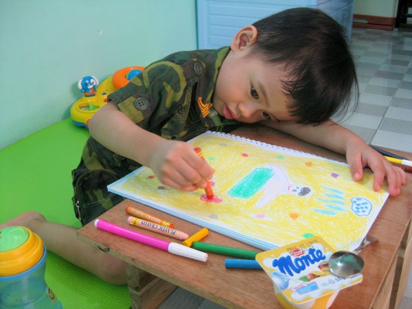 Trẻ
sẽ ăn ngon miệng khi được vận động và vui chơi nhiều.