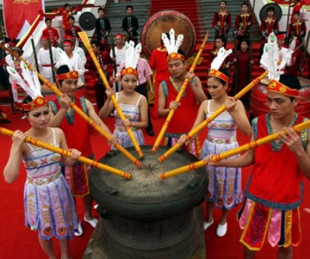 Tour hành hương tất bật vào mùa "đắt khách" - 2 Tour hành hương tất bật vào mùa đắt khách