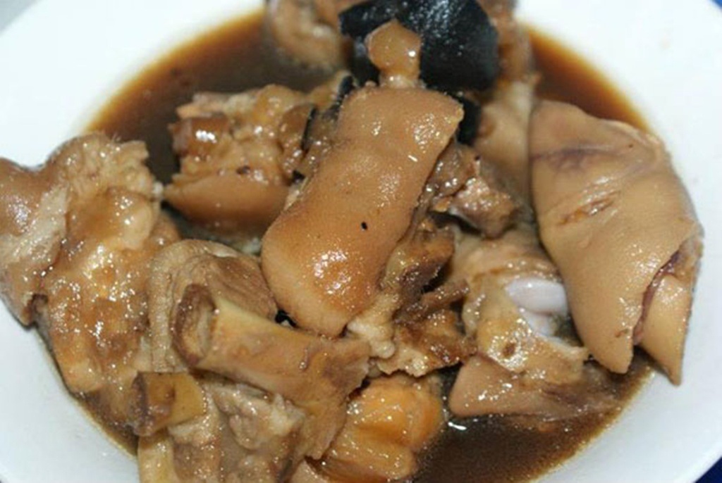 Về Hà Giang nếm thử món "cháo độc dược" - 2 Ấu tẩu thường được chế biến cùng giò heo