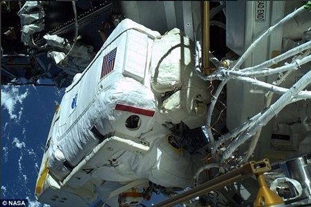 Những bức hình "tự sướng" ngoài vũ trụ gây sốt - 5 Những hình ảnh do NASA cung cấp