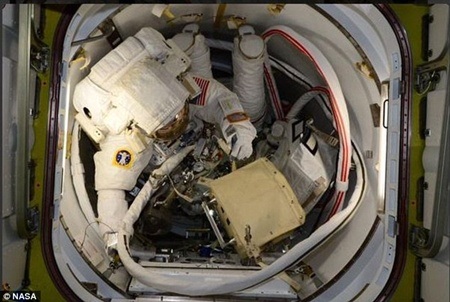 Những bức hình "tự sướng" ngoài vũ trụ gây sốt - 6 Những hình ảnh do NASA cung cấp