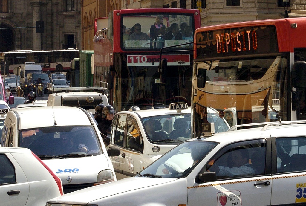 Thủ đô Rome của Italia cũng nằm trong cảnh ắc tắc giao thông với 28680 lần dừng – khởi động