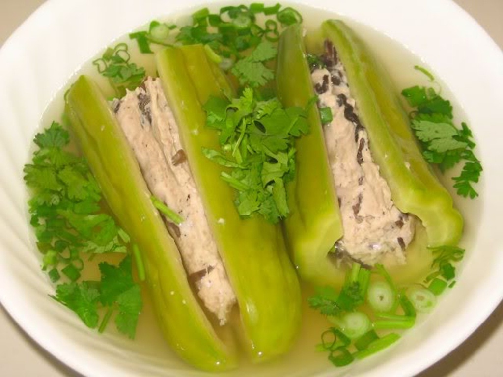Sắc xuân về trên mâm cỗ Tết truyền thống của người Việt - 7 Canh khổ qua dồn thịt