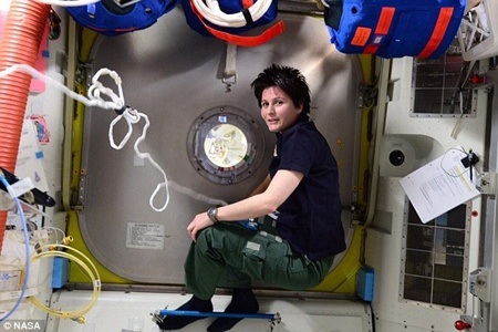 Những bức hình "tự sướng" ngoài vũ trụ gây sốt - 8 Những hình ảnh do NASA cung cấp