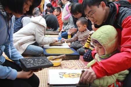 Đánh quay, ném pao với người Hmông giữa thủ đô vui xuân Ất Mùi