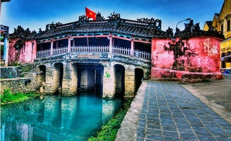 Hội An đứng thứ 4 trong top 10 điểm đến lãng mạn nhất thế giới - 1 Hội An phù hợp với những cặp đôi yêu thích sự lãng mạn, bình yên.