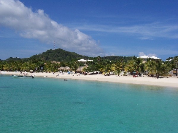 Chiêm ngưỡng 10 hòn đảo đẹp nhất thế giới năm 2015 - 3 Roatán, Islas de la Bahia, Honduras. (Nguồn: www.fotopaises.com).