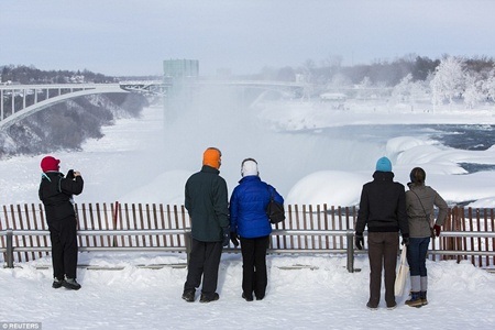 Kinh ngạc ngọn thác hùng vĩ Niagara "đông cứng" trong giá lạnh - 5 Một du khách chia sẻ: “Đây là một trong những khoảnh khắc tráng lệ khi tôi đến với Niagara”.