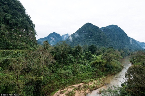 Vẻ đẹp hùng vĩ của động Hang Én, Quảng Bình - 6 Đường vào Hang Én khá hiểm trở