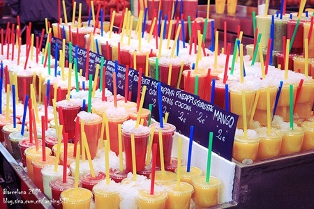 "Đánh thức" mọi giác quan với khu chợ truyền thống lớn nhất Châu Âu - 6 Nước ép hoa quả tươi có giá khoảng 1-2 Euro/cốc tùy từng loại