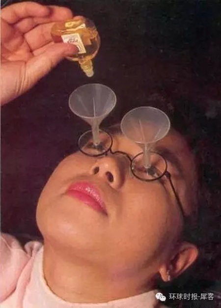 Công việc nhỏ mắt không còn khó chịu vì đã có ống phễu