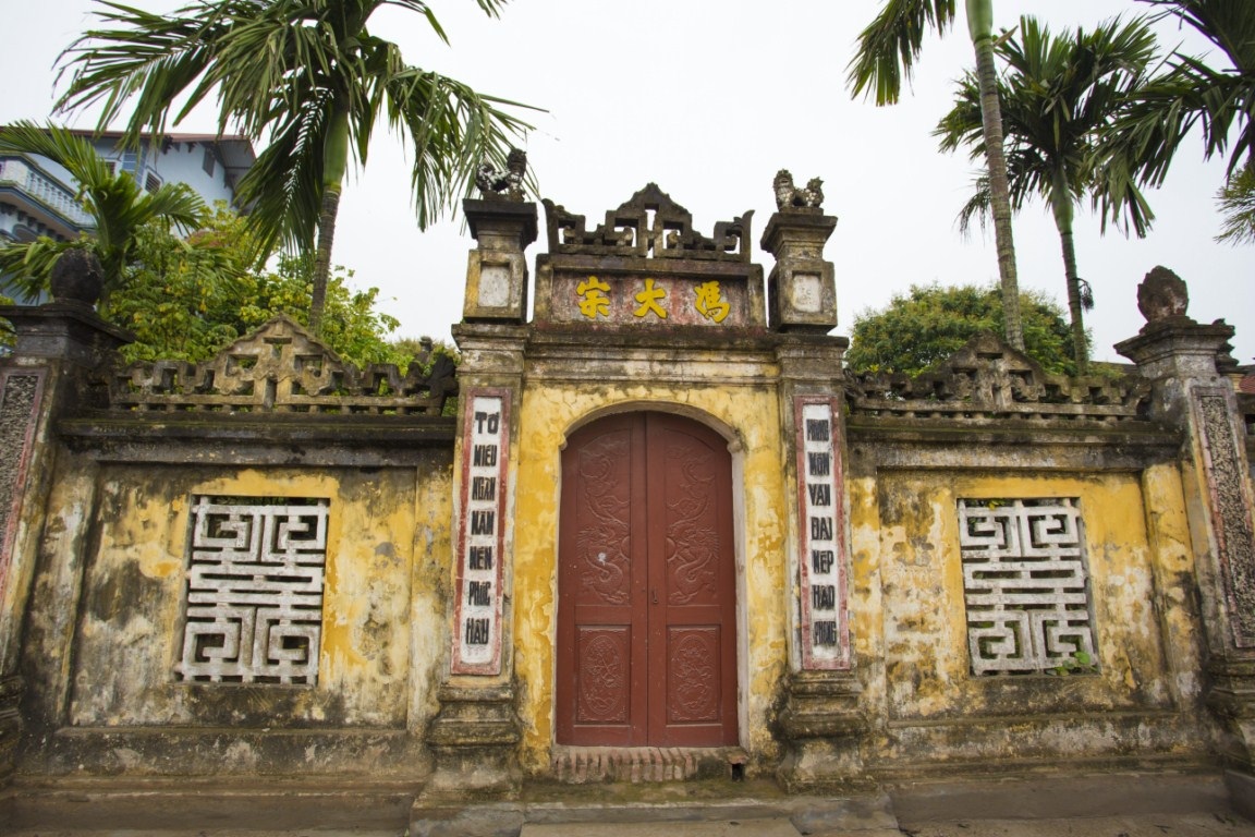 Thăm ngôi làng cổ duy nhất còn sót lại của phố Hiến - 8 Cổng từ đường một trong bảy dòng họ lớn của làng.