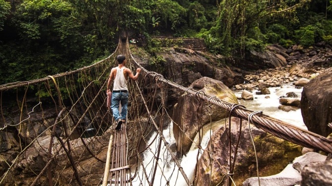 Bộ tộc hàng trăm năm kéo rễ cây tết thành cầu đi lại - 7 Ngày nay ở Meghalaya xuất hiện nhiều cây cầu hiện đại hơn.
