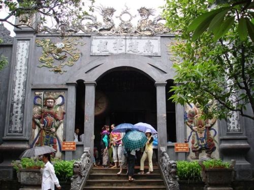 Nhớ ngày giỗ Tổ, hành hương Đền Hùng - 2 Đền Hùng ngày nào cũng có khách thập phương ghé thăm, nhưng những tháng đầu năm là đông nhất.