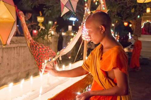 Những ngày Tết, các ngôi chùa đều được trang hoàng sạch đẹp.