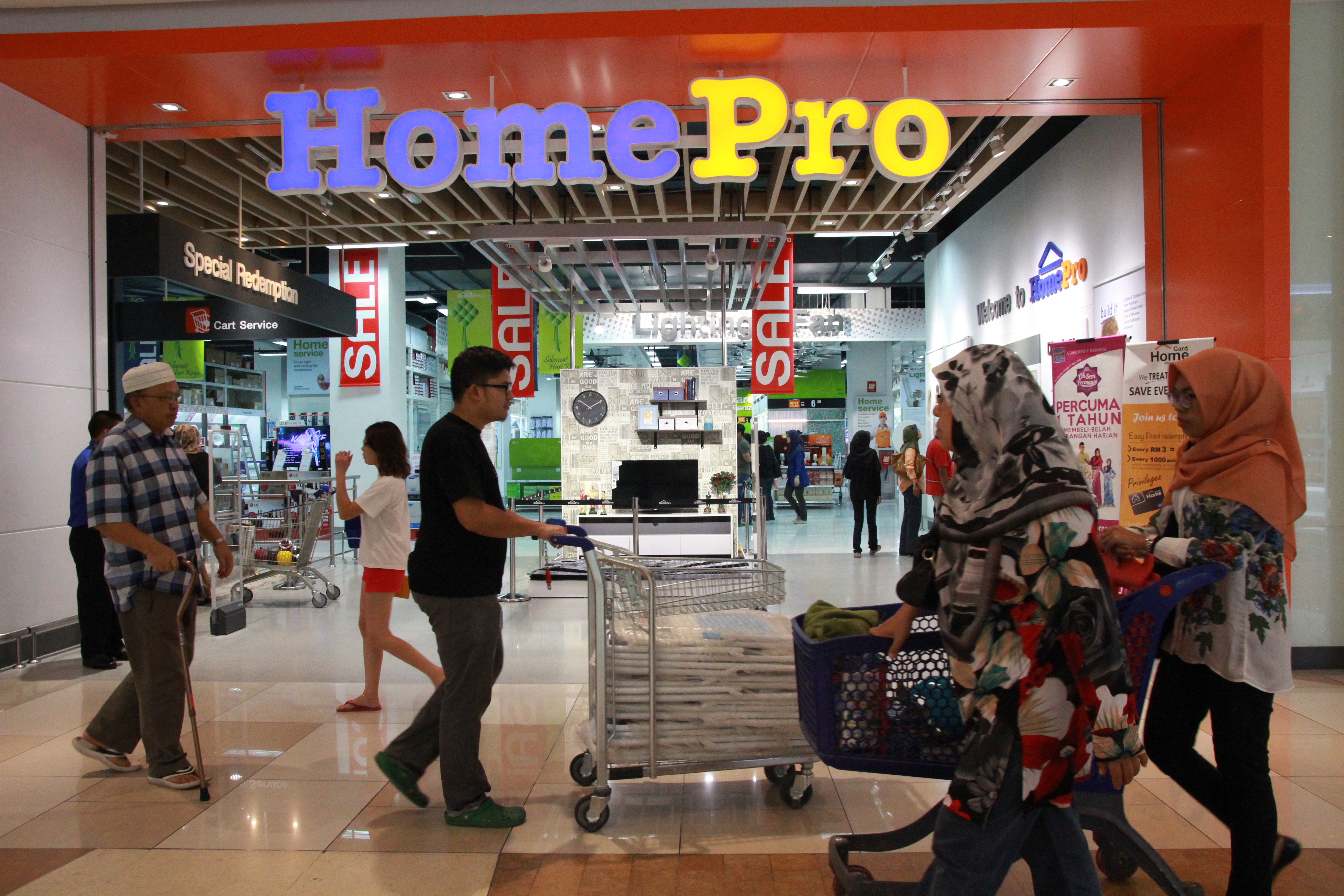Đến Malaysia, thả ga mua sắm với lễ hội 1Malaysia Mega Sale Carnival 2015 - 4 IOI City Mall, khu trung tâm thương mại, mua sắm lý tưởng dành
cho gia đình. Ảnh: PV.