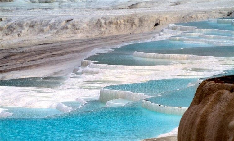 "Báu vật" thế giới tuyệt đẹp ẩn giấu dưới đại dương - Kỳ 2 - 7 Grand Prismatic Hot Spring là suối nước nóng lớn nhất tại Mỹ. (Nguồn: flickr/prepster96).