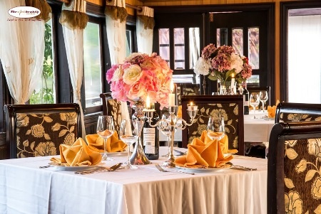 Bạn sẽ được chào đón bằng những nụ cười và dịch vụ chuyên nghiệp nhất.