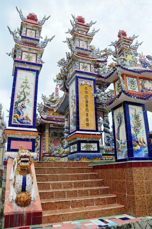 Thăm ngôi làng của những ngôi mộ tiền tỉ trên đất Huế - 3 Phong cách cung đình và lăng mộ Huế nổi bật.