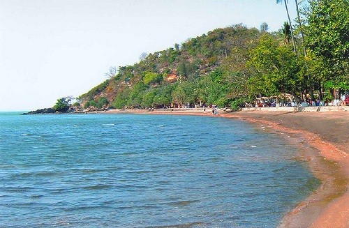 Những bãi biển hoang sơ quyến rũ du khách ngày nắng nóng - 3 Những bãi biển hoang sơ quyến rũ du khách ngày nắng nóng