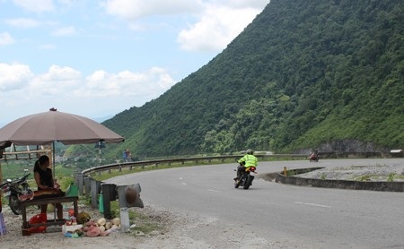 Đèo Thung Khe nay còn là nơi để các tay lái trải nghiệm cảm giác mạnh mỗi khi lên Tây Bắc.