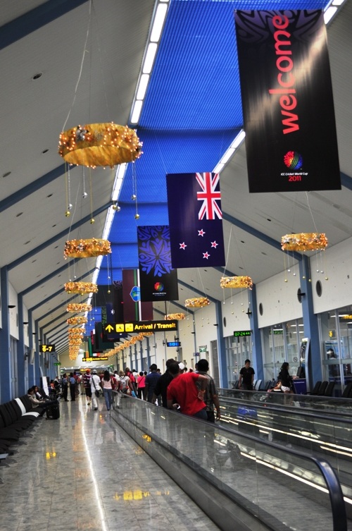 Hãy đến cửa ra máy bay của mình trước rồi mới đi mua sắm.