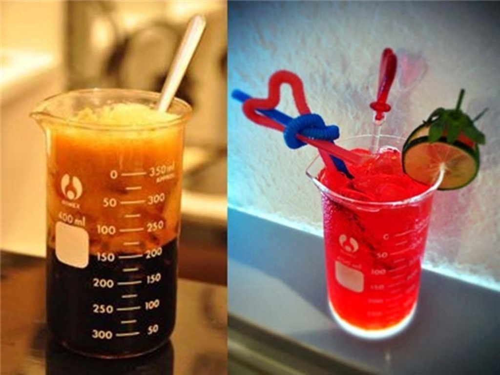 Khám phá quán cafe độc đáo như phòng thí nghiệm ở Sài thành - 5 Đặc biệt các món đồ uống được đựng trong dụng cụ thí nghiệm
