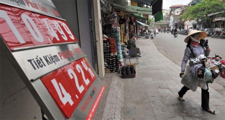 Financial Times: “Hạ lãi suất lần này bất ngờ nhưng cần thiết”