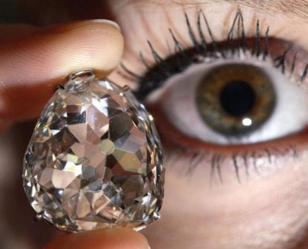 Chán chứng khoán, nhà giàu đầu tư vào kim cương