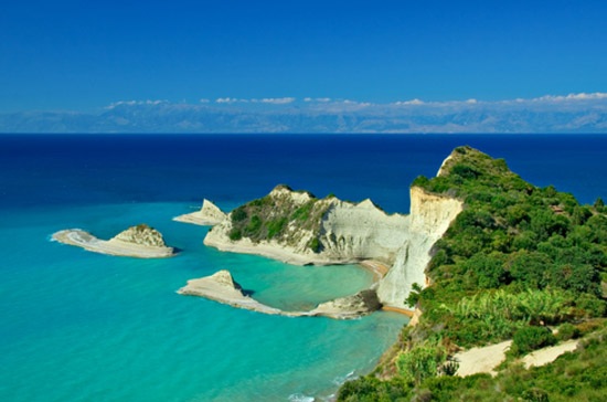 Kẹt tiền, châu Âu rao bán cung điện, lâu đài và đảo quý - 1 Đảo Corfu của Hy Lạp đang bị rao bán một phần. Đây là một trong những hòn đảo đẹp nhất của châu Âu.