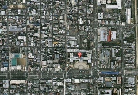 Vào năm 2010, ông Ellison chi 10,5 triệu USD để mua một biệt thự ở Newport, Rhode Island.