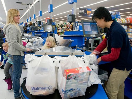 Trung bình, mỗi gia đình 4 người tiêu 4.000 USD cho Wal-Mart trong 1 năm.