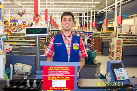 Cứ 4 USD mà người Mỹ chi cho thực phẩm, thì có 1 USD được tiêu ở Wal-Mart.