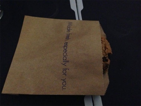 Sau bữa trưa, khách được mời ăn bánh quy.