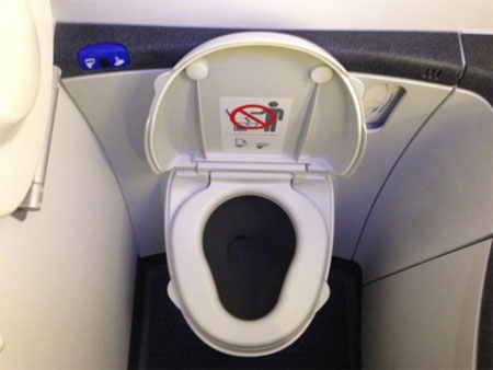 Khu vệ sinh hoàn toàn tự động.