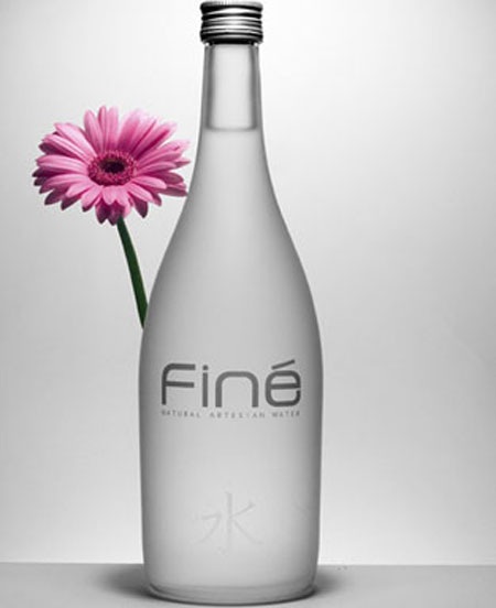 Những loại nước đóng chai đắt “vô lý”