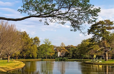 Một khung hình đẹp như tranh của dinh thự.