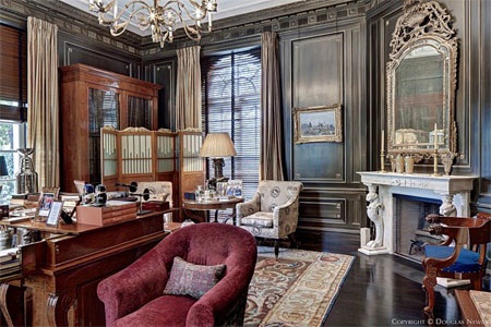 Toàn bộ trần nhà đều có chiều cao 14 feet, tương đương khoảng 4,3 m.