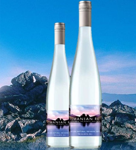 Những loại nước đóng chai đắt “vô lý”