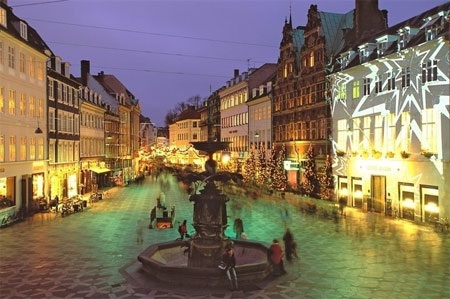 Giá xăng: 8,22 USD/gallon, tương đương 2,17 USD (45.300 đồng)/lít